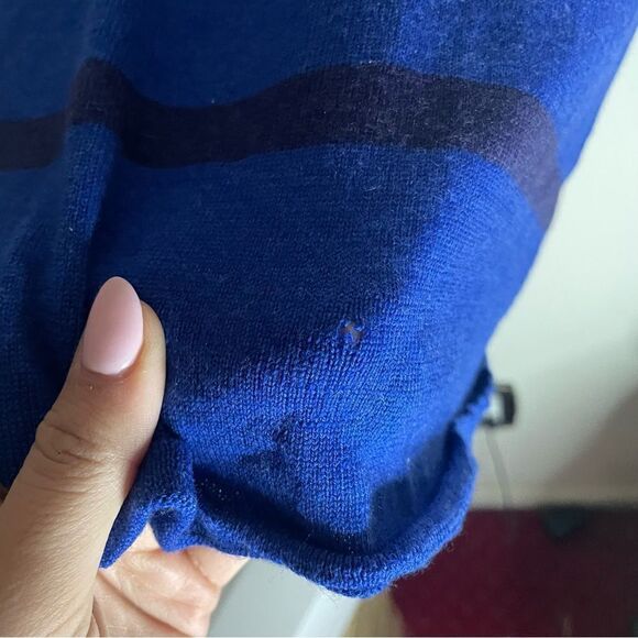 Eileen Fisher Blue 100% Merino Wool V-Neck Sweater- Size XS - Picture 4 of 6